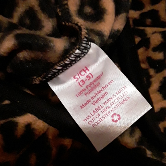 NWT-- POLAR FLEECE , ANIMAL PRINT.  ( SIZE  SMALL - Picture 6 of 6